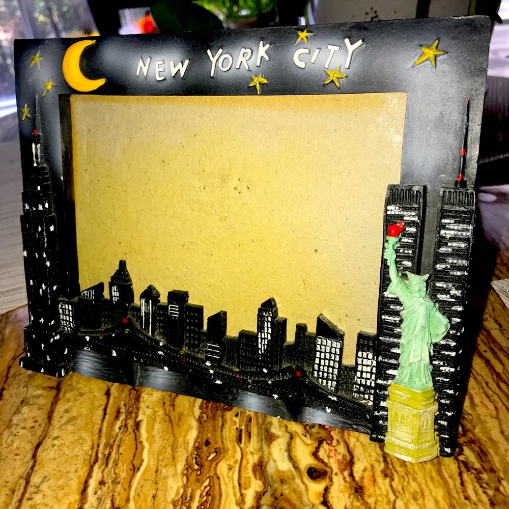 NYC picture frame with Twin Towers holds 5x7